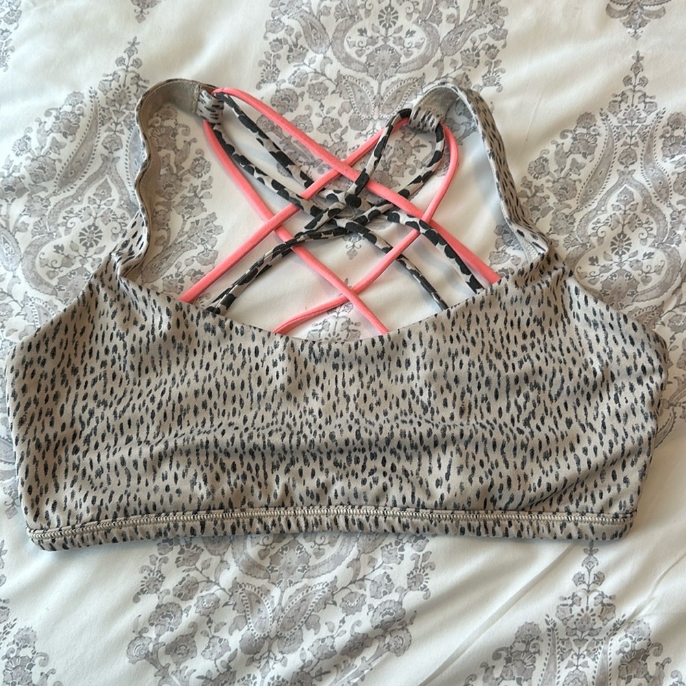 lululemon Free to be Wild size 8